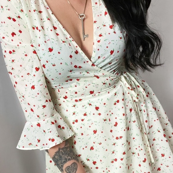 PRINCESS POLLY RARE BELL SLEEVE ROSÉ WRAP DRESS - Picture 2 of 6